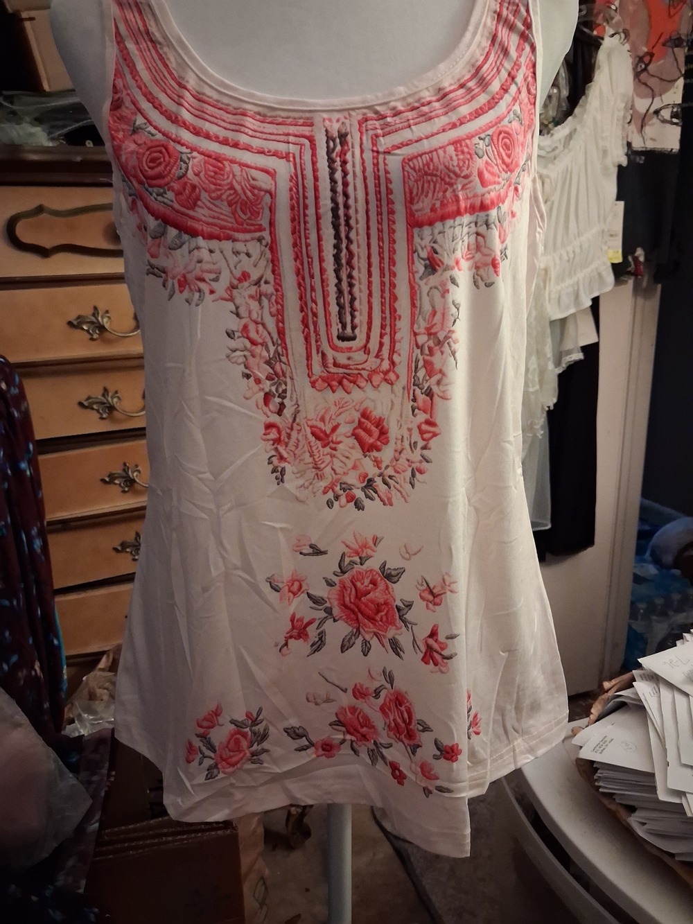 New,3 D Print Faux Embroidered Knit Floral Beige Tank Top Rose Print Size Med.